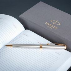 Набор Parker Sonnet Stainless Steel GT BP, шариковая ручка + блокнот Parker в подар. упак.