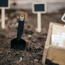 Совок садовый Fiskars Solid