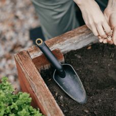 Совок садовый Fiskars Solid