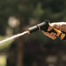 Пистолет-распылитель Fiskars c регулируемый передним управлением (1065484)