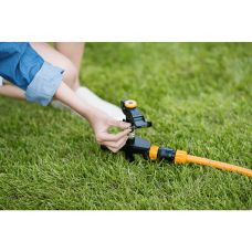 Дождеватель Fiskars импульсный, металлический, с клапаном (1023656)