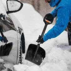 Телескопическая автомобильная лопата для снега Fiskars X-series ™ (1057187)