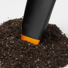 Садовая лопатка и щетка Fiskars для пересадки растений