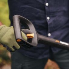 Совковая лопата Fiskars Xact телескопическая (1066734)