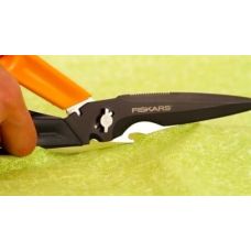 Багатофункціональні ножиці Fiskars Cuts+More 23 см леза з титановим покриттям (1000809)