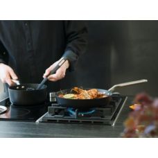 Сотейник Fiskars Rotisser 24 см