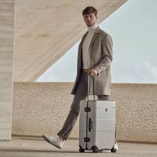 Чемодан Victorinox Travel Lexicon Framed Silver М на 4 колесах, 72 л, серебристый