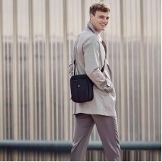 Сумка наплечная Victorinox Travel Travel Accessories 5.0 Black, с отдел.д/iPad, черная