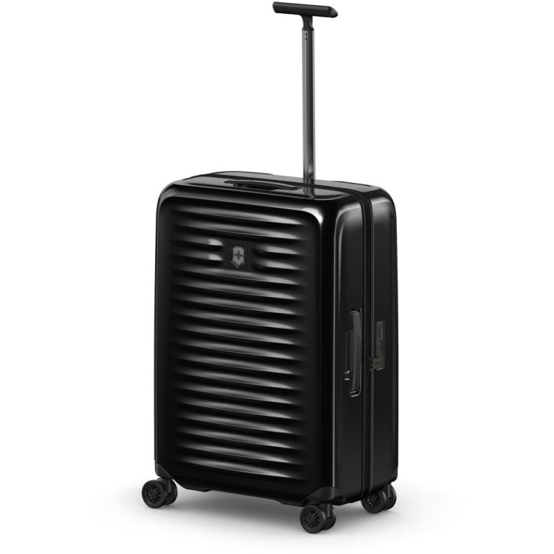 Чемодан Victorinox Airox Black М на 4 колесах, 74 л, черный