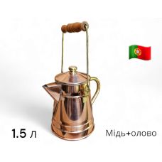 Кавовниця мідна на 1,5л, з носиком, олов`яна середина, дерев`яна ручка з латунним руків`ям, AV Filhos (65.20.040.3) Кавовниця мідна на 1,5л, з носиком, олов`яна середина, дерев`яна ручка з латунним руків`ям, AV Filhos (65.20.040.3)