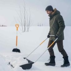 Скрепер-волокуша для прибирання снігу Fiskars SnowXpert 143021 (1003470)