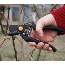 Секатор Fiskars P90 профессиональный обводной (1001530)
