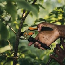 Секатор Fiskars Solid P331 цельнометаллический обводной (1057163)
