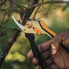 Секатор Fiskars Solid P331 цельнометаллический обводной (1057163)