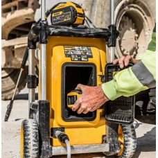 Минимойка высокого давления аккумуляторная DeWalt XR 2х18 В 165бар 300л/ч шланг 6м 10.9кг без АКБ и ЗП