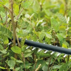 Кущоріз акумуляторний Bosch UniversalHedgeCut 18V-50 18В АКБ 1х2.5А·год 50мм крок різу 20мм ЗП AL1830CV 2.6кг