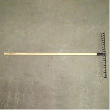 Граблі професійні Bellota 951-20 CM.B 542 мм з держаком