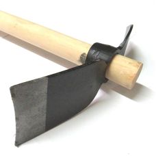 Кованая мотыга Bellota 230-A.B CM1200 70 мм двухсторонняя с черенком.